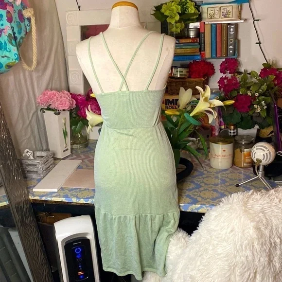 🌷 Caution To The Wind🌷 Mint Green Ribbed Ruffle Dress - Picture 3 of 5